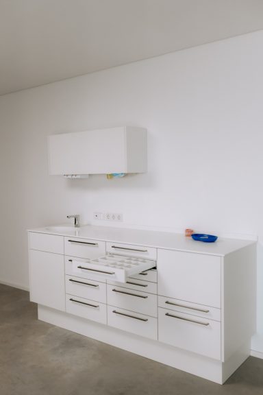 Dentale Behandlungsmöbel, weiß