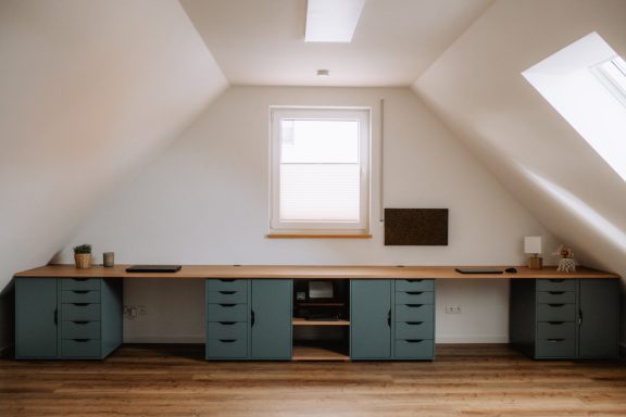 Arbeitsplatte, Arbeitsplatz, Dachschräge